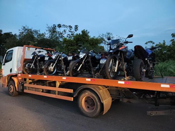 Na ação, nove motocicletas foram removidas e 25 Autos de Infração de Trânsito (AITs) foram registrados pelas equipes policiais.