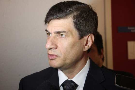 Ex-secretário de Fazenda prossegue réu em processo judicial.