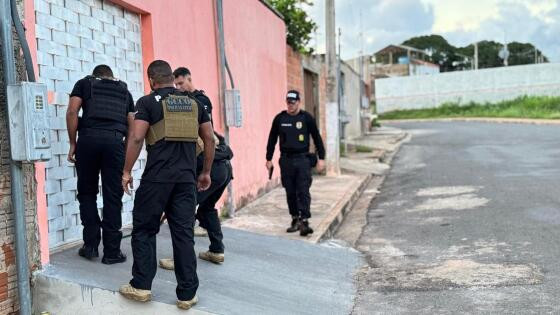 São cumpridas 30 ordens judiciais, sendo sete mandados de prisão preventiva