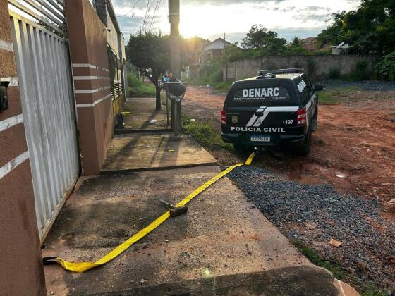 As investigações seguem em andamento para identificar outros envolvidos, com foco na desarticulação do grupo criminoso.