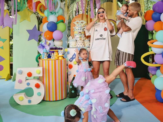 “Nops”, escreveu ela reforçando a pergunta ao sinalizar “não” como o dedo. 