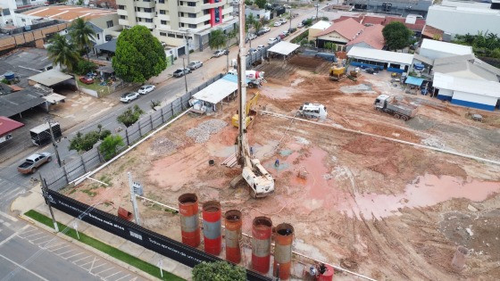 O projetista das fundações o engenheiro Fernando Aquino resume aqui a solução de fundação adotada para a edificação. 