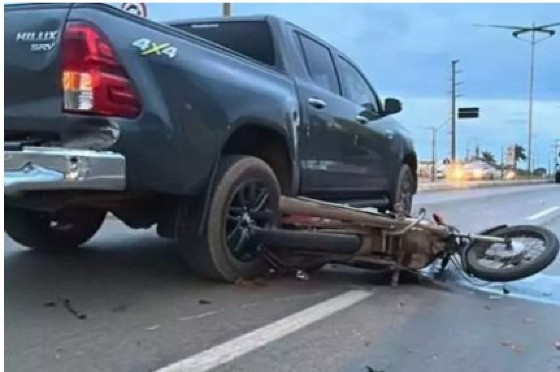 Com o impacto, Valterlan caiu na pista e foi atropelado por um caminhão Scania R 500.