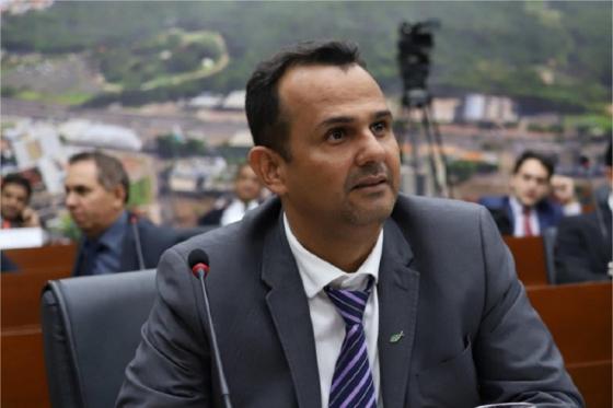 Além da transferência via PIX,  Sargento Joelson também recebeu R$ 100 mil em mãos. 