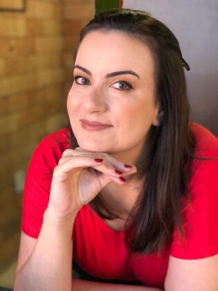 Emmanuela Bortoletto Santos dos Reis é medica Nefropediatra no Hospital Santa Rosa e professora na UNIVAG- CRM/ MT 6596 e RQE 300; 327.