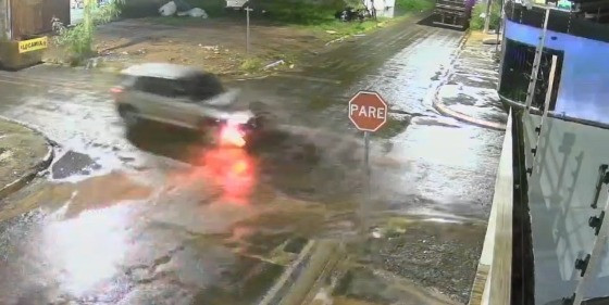 A Delegacia Especializada de Delitos de Trânsito investiga o caso.