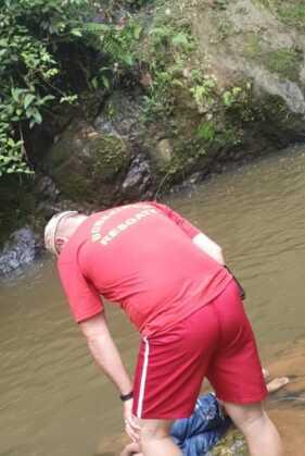 O Corpo de Bombeiros foi acionado e localizou o corpo da vítima.