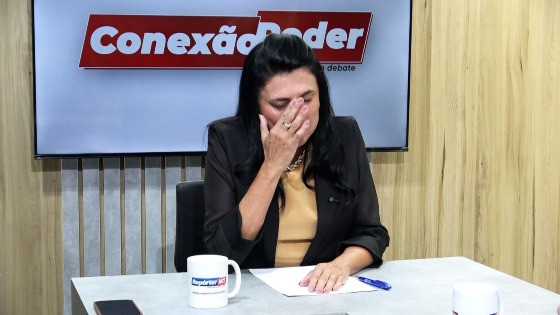 Eliene Liberato se emocionou durante entrevista ao Conexão Poder.