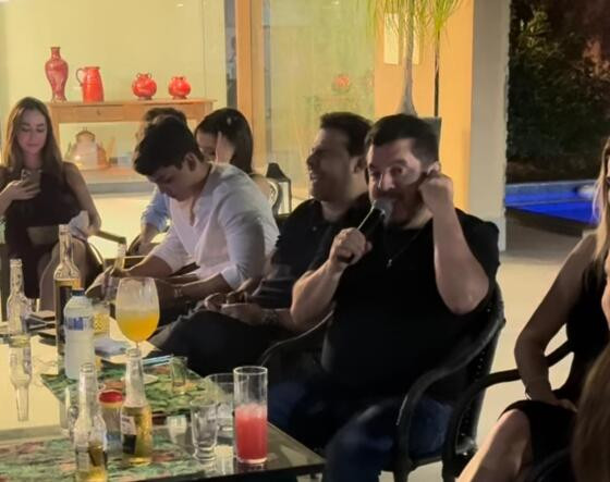 Cantor sertanejo participou de confraternização particular na noite deste domingo (06), em Cuiabá