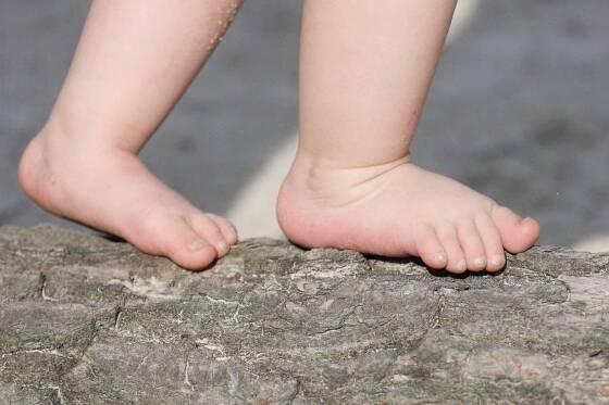 Criança foi levada para unidade de saúde pelos pais.