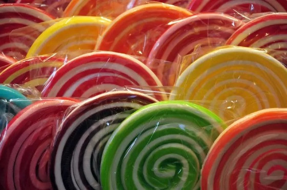 Seu filho de oito anos, Liam, os recebeu com entusiasmo infantil, sem entender que a tentativa de organizar um carnaval para os amigos