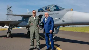 Lula fábrica Embraer