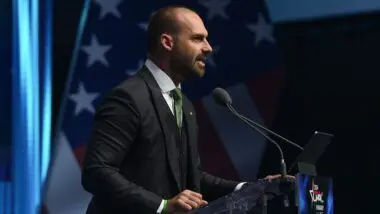 Eduardo Bolsonaro vai pedir asilo político aos EUA