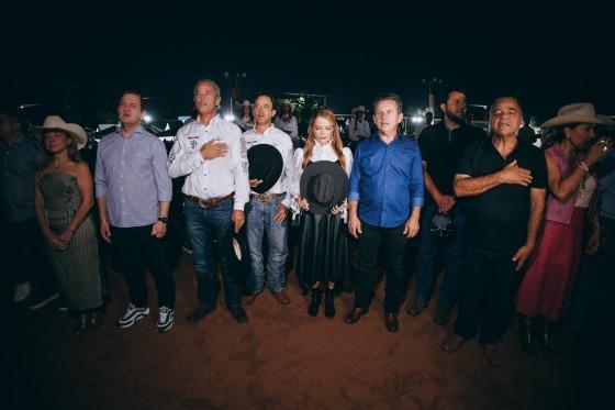 Governador Mauro Mendes e a primeira-dama Virgínia Mendes participaram da abertura.