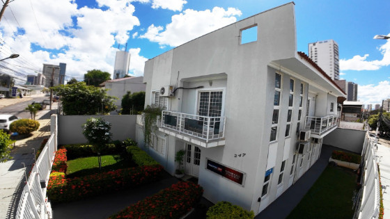 Para quem começou na menor sala de um prédio, atualmente, o site possui sede própria no bairro Bosque da Saúde.