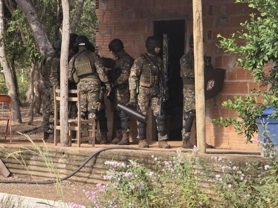 Os policiais militares do Bope conseguiram libertar a mulher, após técnicas de negociação com o suspeito.