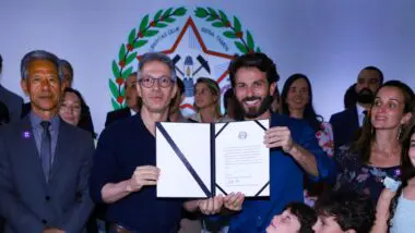 Zema e Marcelo Aro, em prédio histórico do governo de Minas.