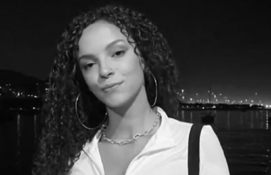 De acordo com a Lei Municipal do RJ nº 7.259, é obrigatória a disponibilização de desfibrilador cardíaco nas academias do RJ.