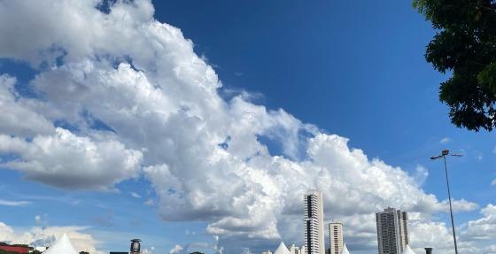 Previsão aponta possibilidade de pancadas de chuva na Capital.