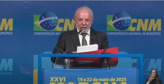 Lula foi vaiado ao ser anunciado para entrar no palco e depois ao ser chamado para falar.