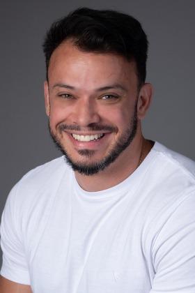 Max Lima é Especialista em Clínica Médica pelo Instituto dos servidores do Estado de São Paulo (HSPE-FMO ), Especialista em Cardiologia pelo Instituto Dante Pazzanese, Especialista em Terapia Intensiva pela AMIB, Fellow pela Sociedade Europeia de Car