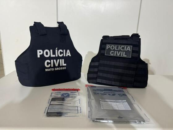 Aparelho celular e notebook do professor foram apreendidos.