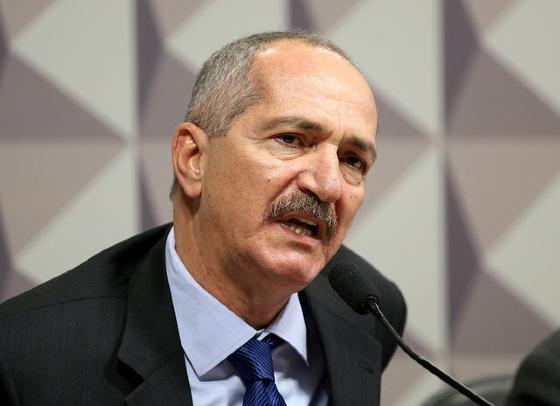 Aldo Rebelo testemunhou para almirante Garnier