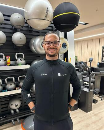 Rogério Garcia é personal trainer tem 32 anos.Bacharel em educação física Univag-MTPós graduação em fisiologia do exercício e nutrição desportiva Educare-MT.