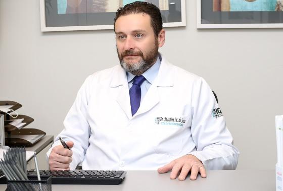 Dr. Mardem Machado é coloproctologista com foco em Doenças Inflamatórias Intestinais, professor da UFMT e diretor do IGPA.