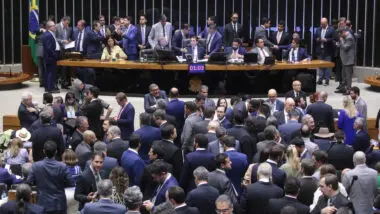 Câmara aprova projeto que amplia número de deputados com impacto de R$ 65 milhões ao ano