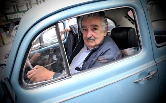 Mujica estava tratando um câncer.