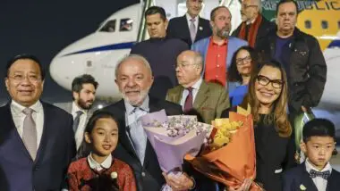 Lula desembarca em Pequim, na China, para encontro com Xi Jinping