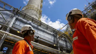 Petroleiros anunciam greve de dois dias em empresas da Petrobras