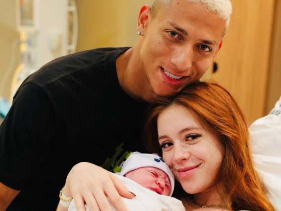 Dias antes do nascimento, Amanda já adiantou que não planejava que o parto ocorresse na Inglaterra, onde Richarlison joga pelo Tottenham. 