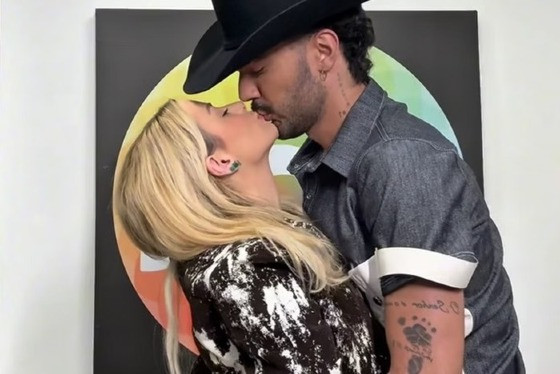 “A maior dor da vida é ter que vir fazer isso, mas… Passando aqui para esclarecer que eu e a Duda não estamos mais juntos.