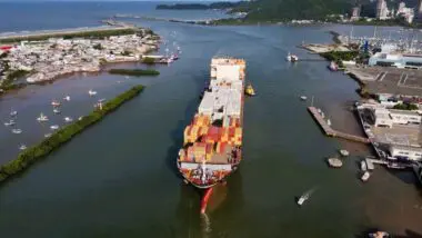 Canal entre Itajaí e Navegantes