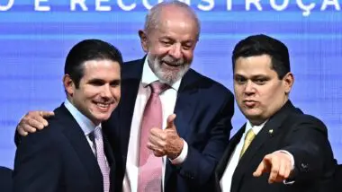 Lula e os presidentes da Câmara, Hugo Motta, e do Senado, Davi Alcolumbre: impasse sobre ajuste e falta de disposição para atacar temas sensíveis pode levar ao colapso fiscal.