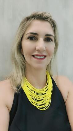 Valéria Gardiano é farmacêutica e mestre em Imunologia e Parasitologia pela UFMT. Atualmente, é vice-presidente e conselheira regional do CRF-MT