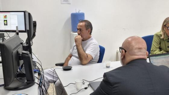 Diálogos são do matador de aluguel e o grupo de extermínio