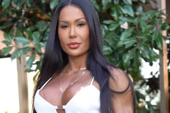 “Amores, postei o treino de quadríceps que foi frustrante hoje. Contar para vocês uma coisa que me deixa chateada é quando eu não consigo treinar bem.