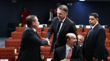 Defesa de Bolsonaro acusa Cid de mentir e pede anulação de delação ao STF