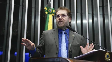 PSDB precisa avaliar fusão com outro partido, diz Plínio Valério