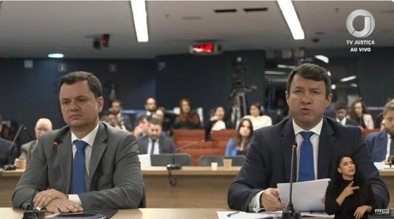 Anderson Torres está sendo interrogado no STF ao lado do advogado Eumar Novacki