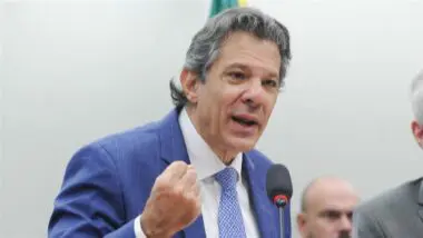 Ministro Fernando Haddad bateu-boca com deputados da oposição em audiência pública e foi chamado de "moleque"
