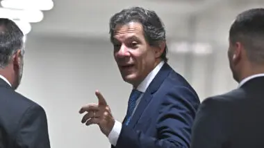 Aumento de impostos anunciado em novo pacote do governo pode desestimular investimentos no país, dizem especialistas.