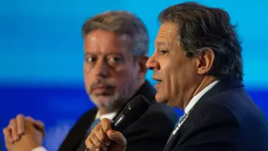 O deputado Arthur Lira (PP-AL), relator da reforma do Imposto de Renda, e o ministro da Fazenda, Fernando Haddad: impasse na tributação dos contribuintes de alta renda.