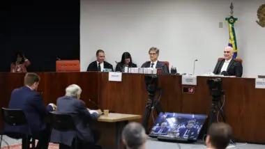 Moraes autoriza Bolsonaro e outros réus a retomarem contato