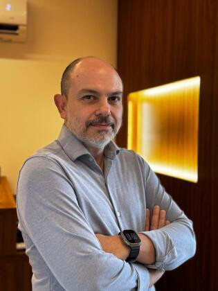 ORLANDO MORAIS JR. é jornalista e filósofo.