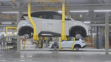 Fábrica da BYD em Camaçari (BA): no momento, produção da marca chinesa no Brasil é feita a partir de veículos que já chegam com carroceria soldada e pintada.