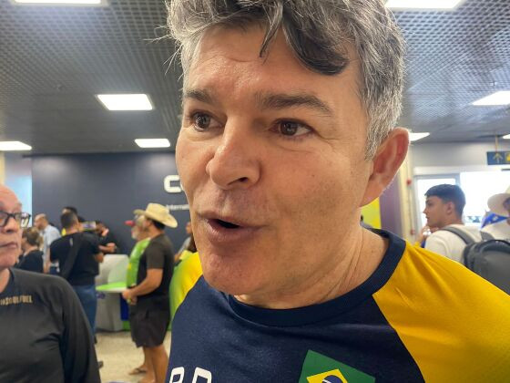 Além de comemorar a decisão, Medeiros fez questão de atribuir a sanção à articulação do deputado federal, Eduardo Bolsonaro (PL). 